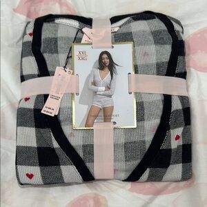 Victoria's Secret Black and White Pajama Set Plush Fleece